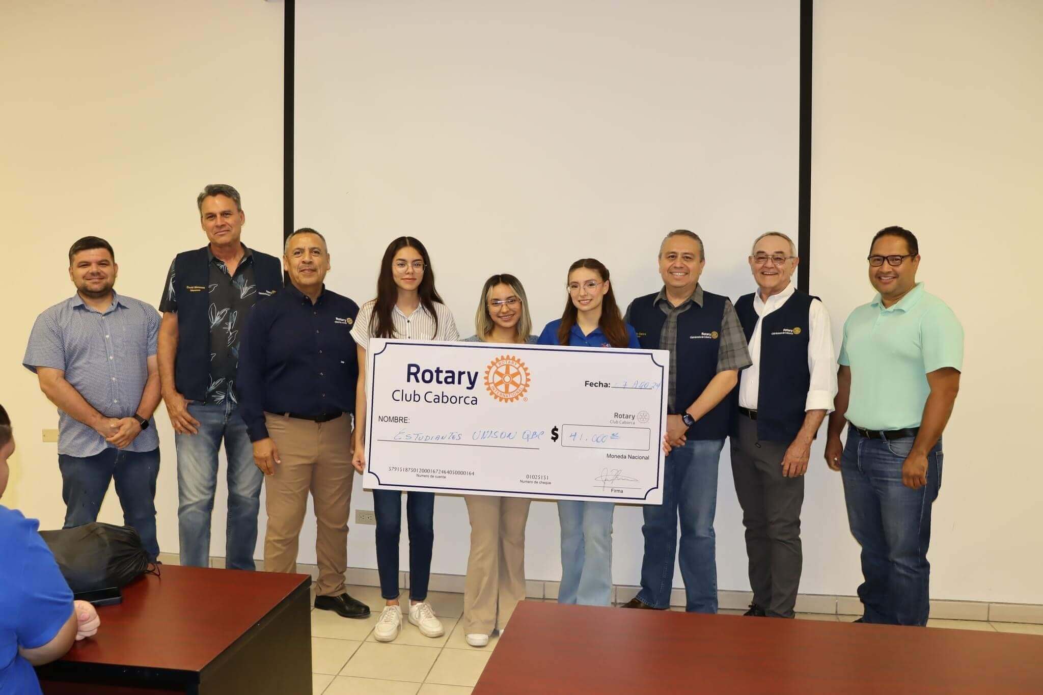 Entrega de apoyo Rotary Club Caborca