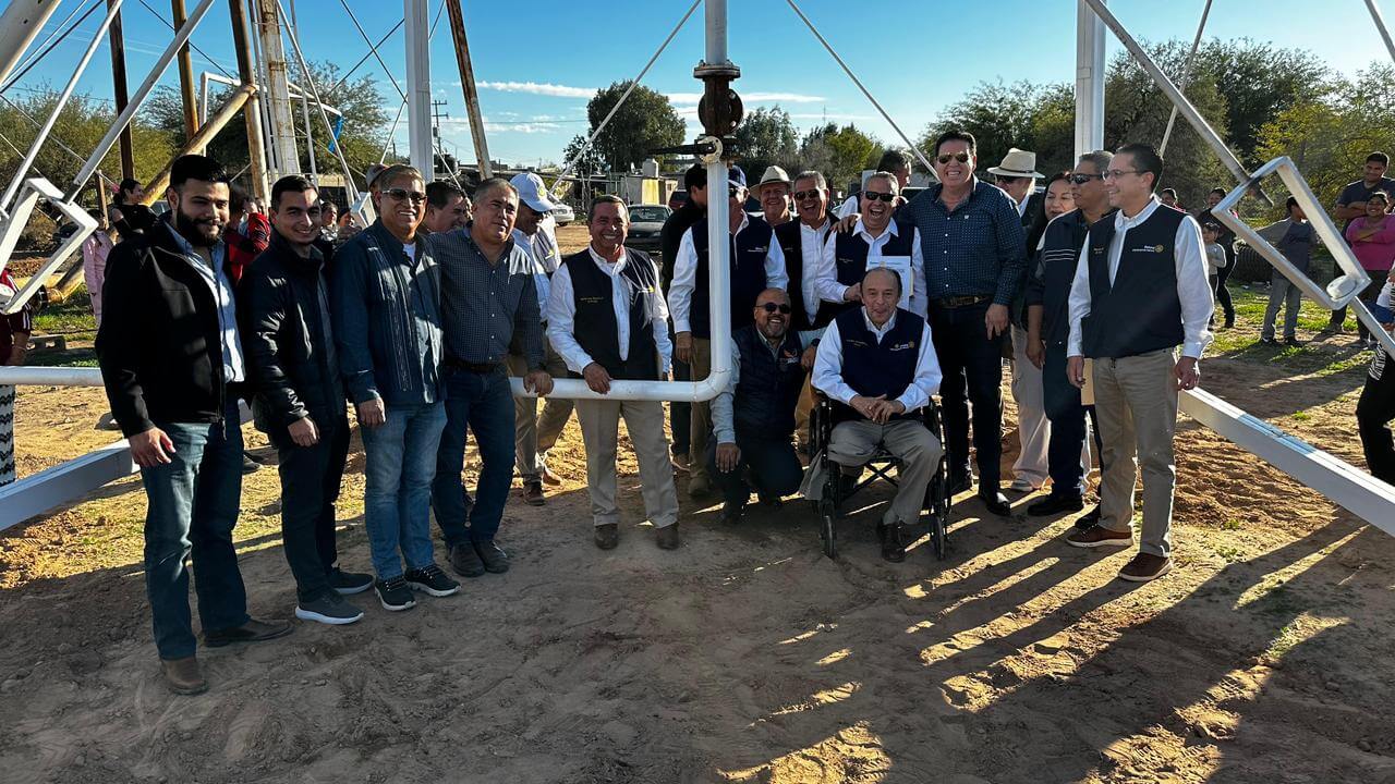 Rotarios en proyecto comunitario